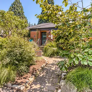 Upscale Ne Portland